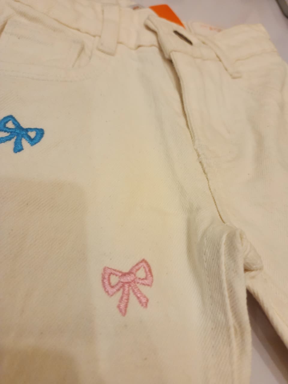 Girls' White Embroidered Bow Jeans